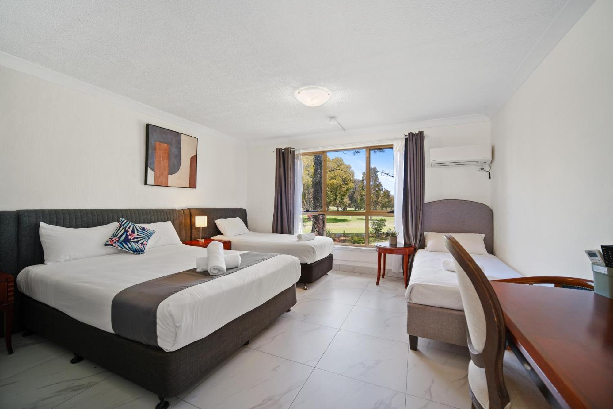 Golf Place Inn Wollongong Primbee Exterior photo