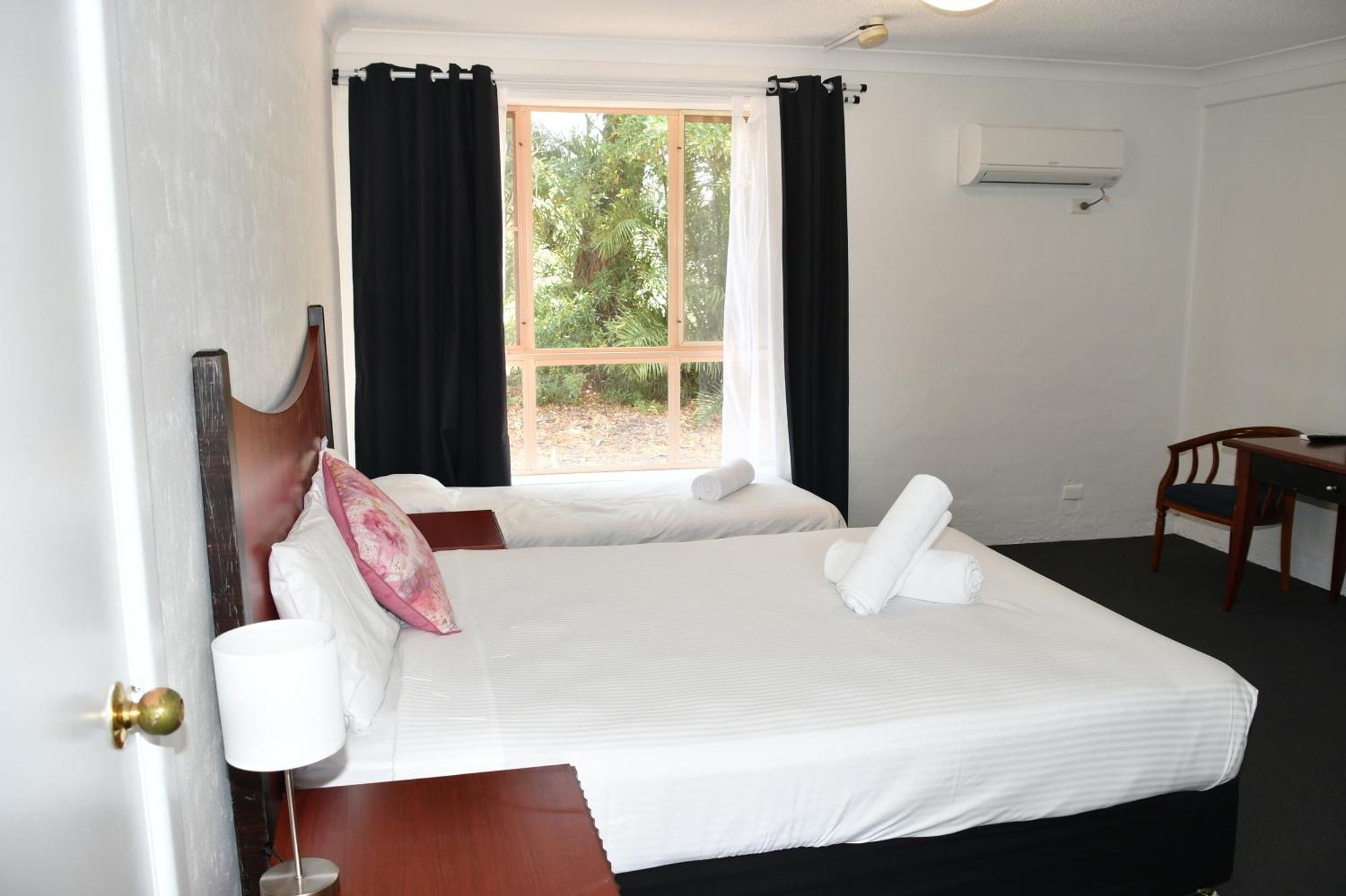 Golf Place Inn Wollongong Primbee Exterior photo